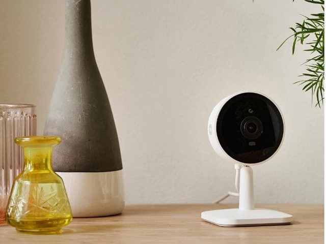 CAMARA INTELIGENTE INTERIOR YALE 