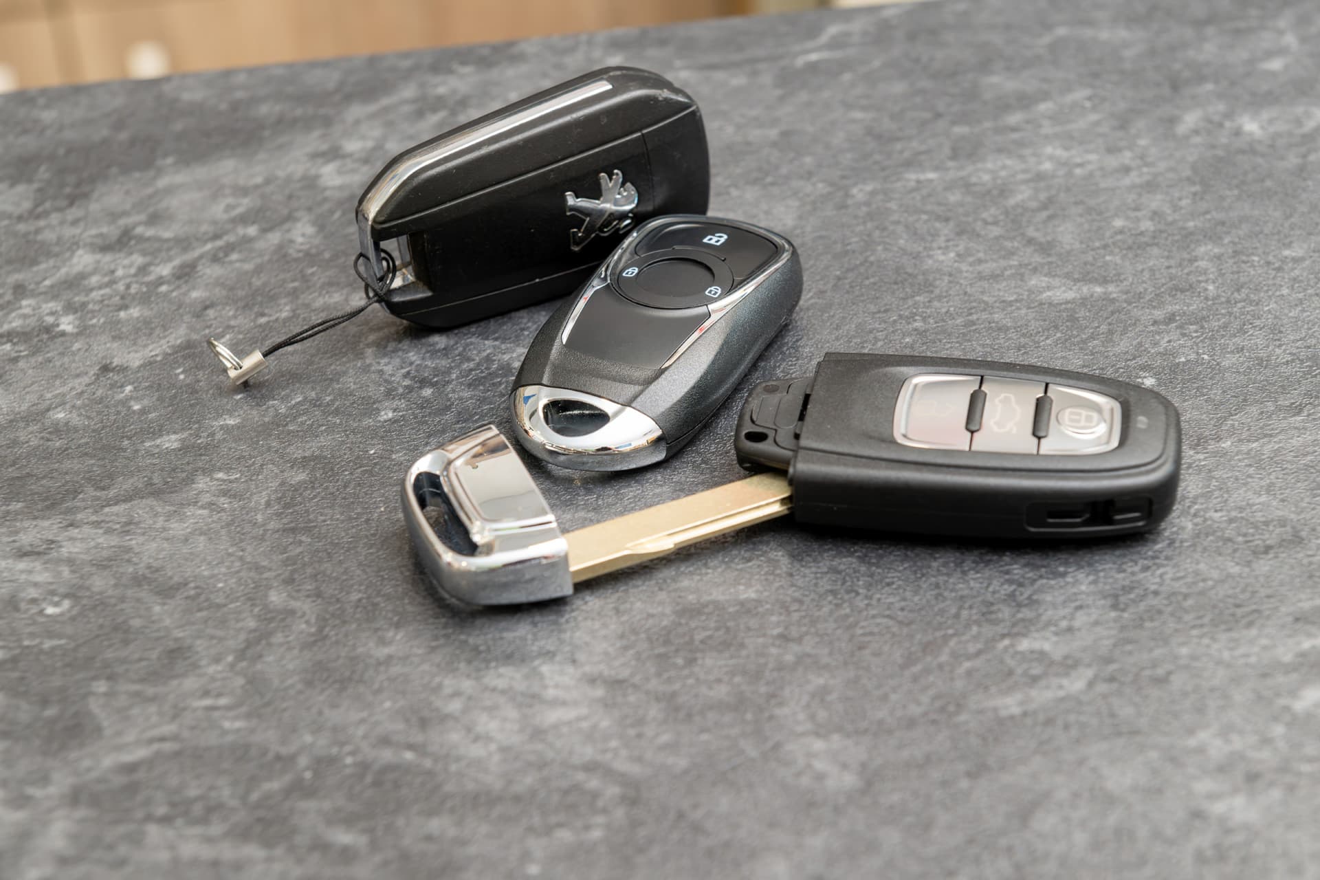 ¿Necesita duplicar o programar un mando de coche en Pontevedra?